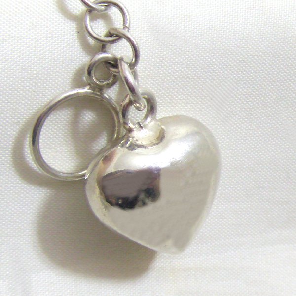 (b1077)Pulsera de plata con corazn inflado.